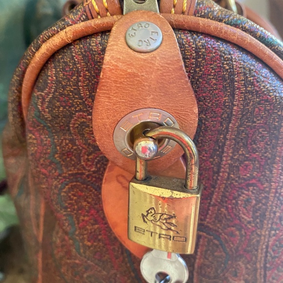 Etro Milano VINTAGE Made in Italy paisley purse EUC w/luggage tag, key & lock - Picture 4 of 16